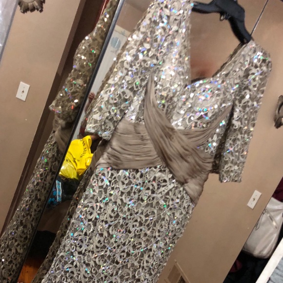 Wedding dress - Picture 3 of 5